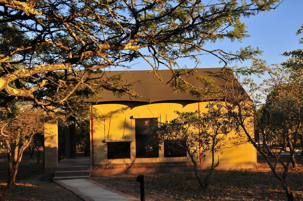 Cheetah Paw Eco Lodge Guernsey Nature Reserve Exterior photo